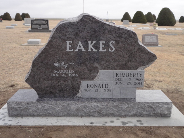 A monument for Kimberly and Ronald Eakes