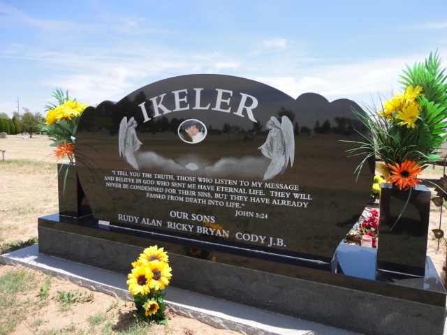 A monument for the Ikeler with flowers